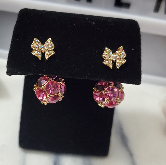 🌞 3/$25 Butterfly and pink stone earring. - Picture 2 of 4